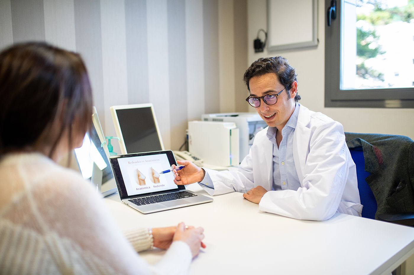 Mamoplastia, una de las cirugías estéticas más demandadas según especialistas en el sector