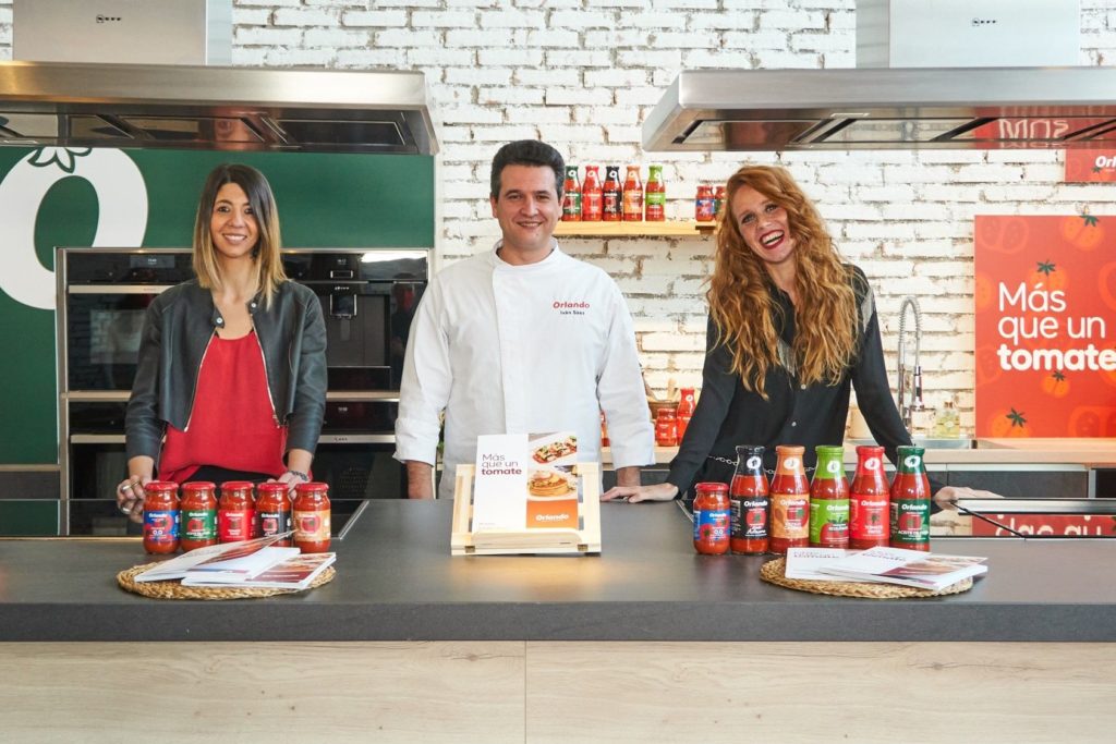 Foto de Elisenda Picola, Iván Sáez y María Castro