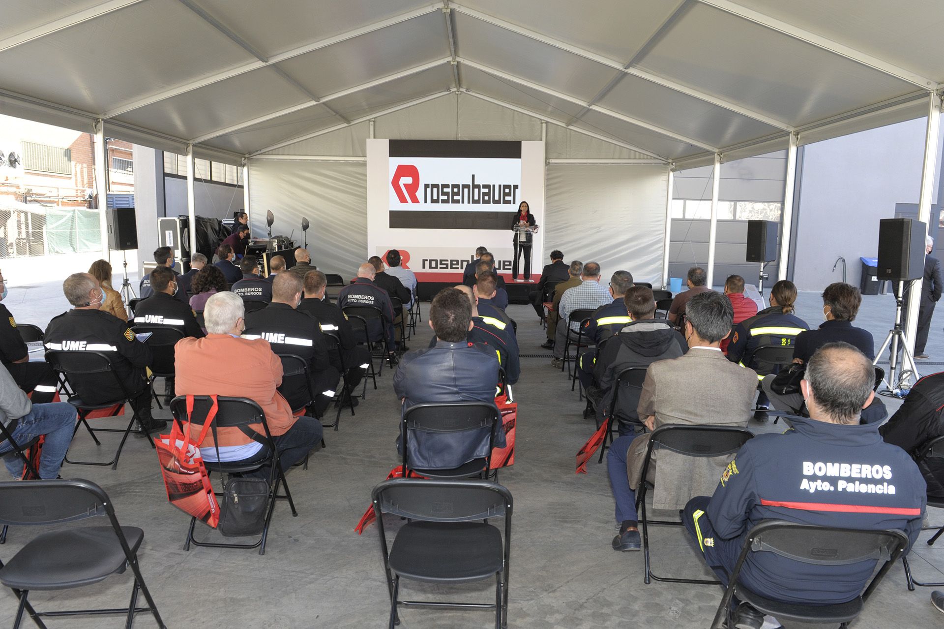 Rosenbauer presenta el Revolutionary Technology , el primer vehículo de bomberos 100% eléctricos de España