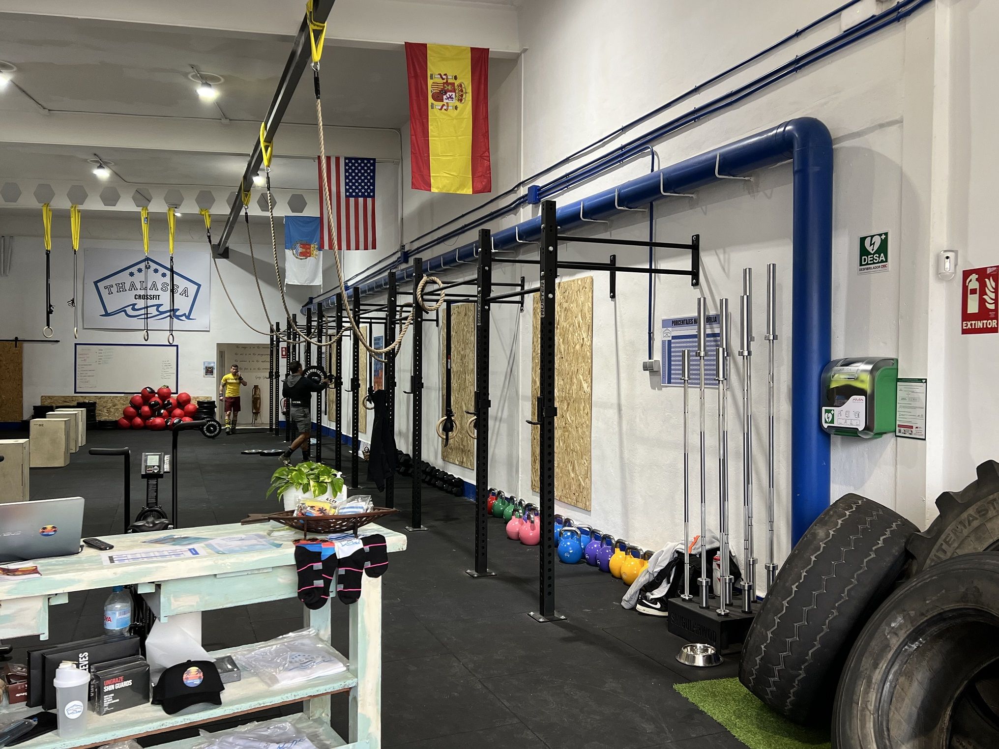 El CrossFit Thalassa de Denia instala un desfibrilador para cardioproteger a sus clientes
