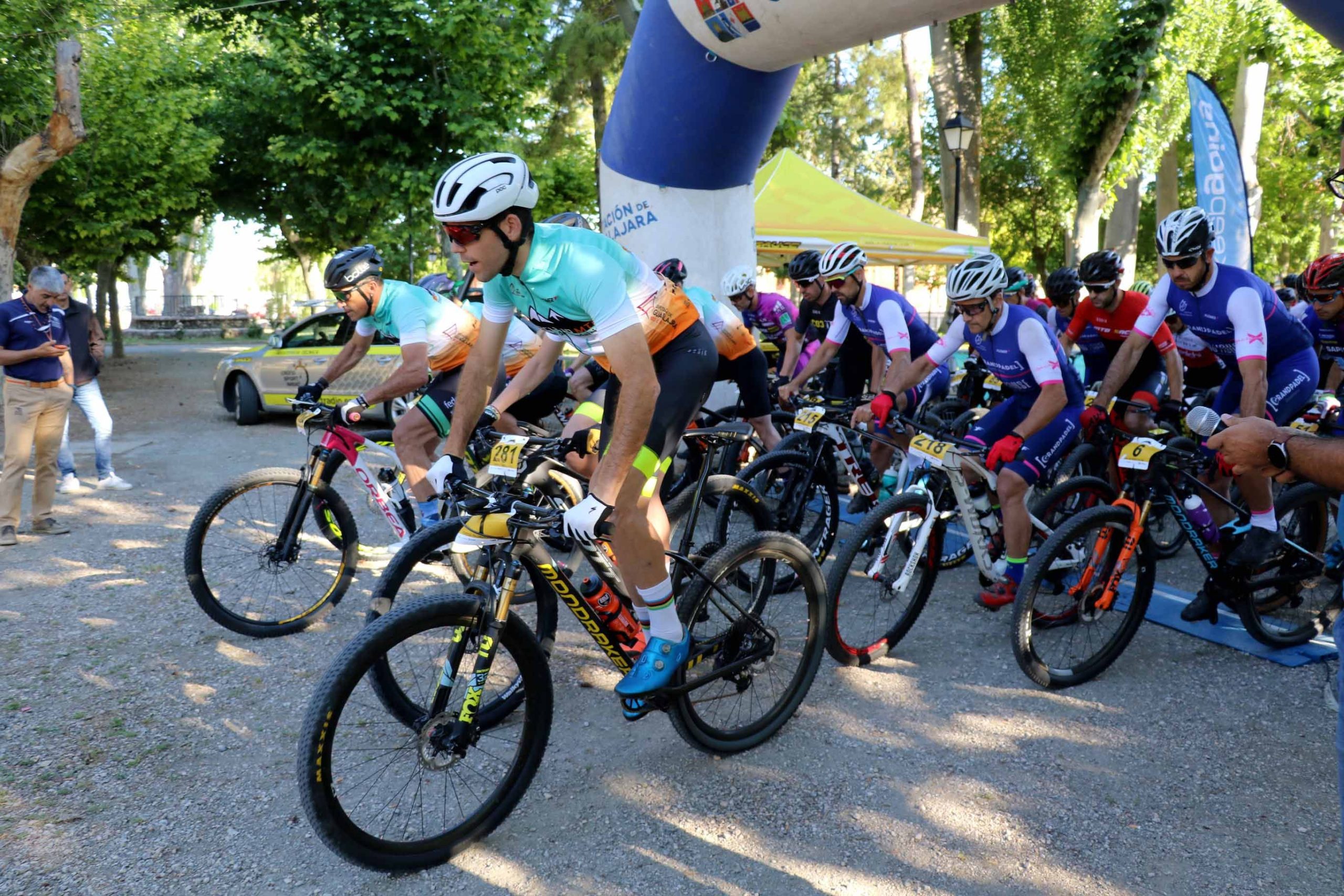 Alejandro Gómez se impone al sprint en la Jadraque MTB III Sendas Del Cid