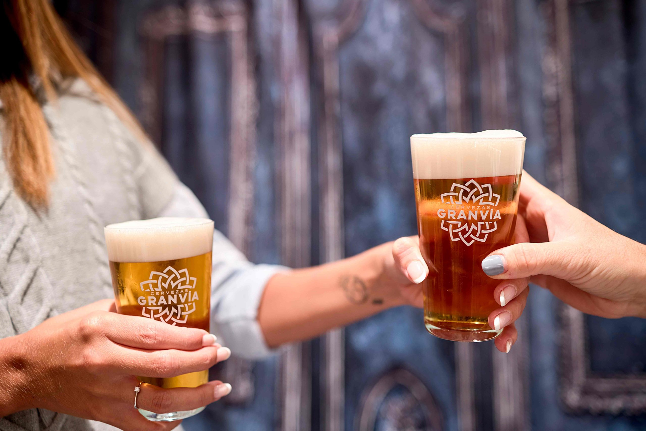 Cervezas Gran Vía lanza su campaña "100% cerveza, 0% postureo" para celebrar su aniversario de producción